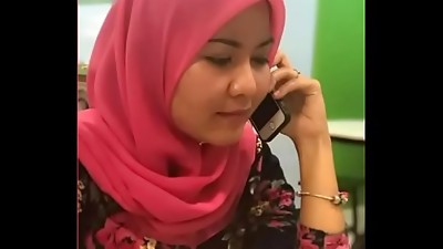 Salwa awek melayu tetek besar keja gomen