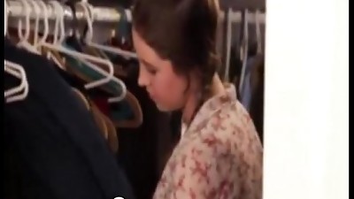 Novia caliente me chupa la polla para que me la folle la seduzco a coger duro se pone en cuatro la p