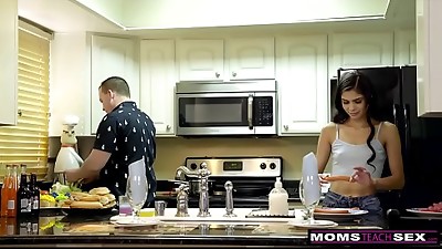 Insatiable Wifey Makes Step Daughter Share Manstick While Dad Cooks S7:E8