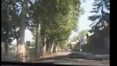Colegiala por dinero se deja perforar en el coche bien duro le penetro por el bum POV con rubia