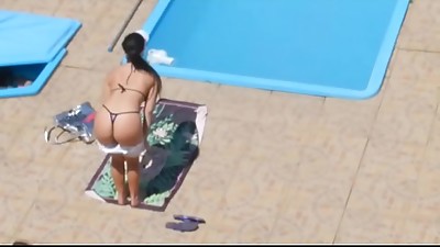Flagra safada masturbando Piscina Flagged Doll masturbate on the pool