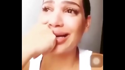 Se pone a llorar por Filtrar Su Vid