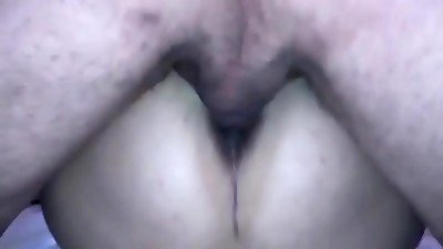 Dividi minha esposa com outro cara e ele gozou dentro sem camisinha