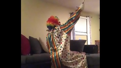 Clown fucks wifey when husband leaves mansion