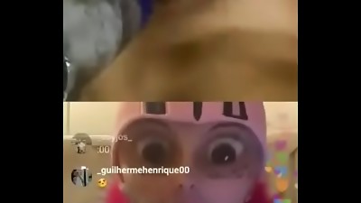 Mujer Se Desnuda en instagram