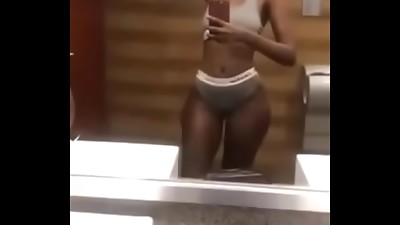 Ugandan cutie Jenny Nasasira shows off epic assets in bathroom