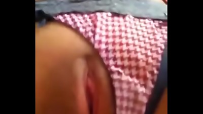 Nifetinha batendo siririca professional namorado