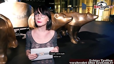 Deutsche Studentin macht Sextreffen in Berlin auf der Straß_e