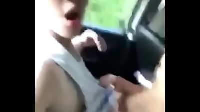 CUANDO MI PRIMA Y YO  NOS QUEDAMOS A SOLAS EN EL CARRO DE MI TIO