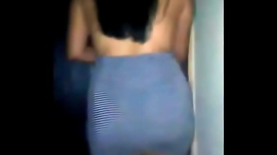 Mi Tia Culona Cambiandose