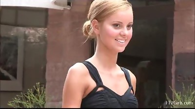 Beautiful ash-blonde Jessi flashes the hottie of her bod