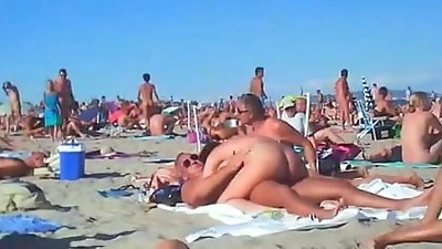 NUDISTES ET SEXE SUR LA PLAGE