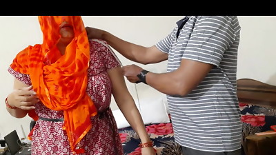 desi poonam ko tailar ne pela