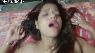 Desi Girl having sex with Home delivery boy!!
