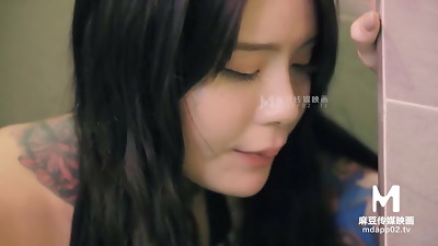 MD-0148 The wretched man hiding in the gym