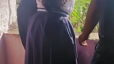 Gav se padane ahi hu hi ladaki ko master ne ache se choda