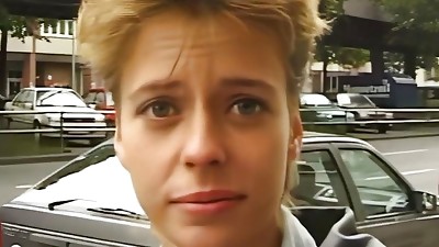 lesbe mit grossen titten geht fuer geld mit zum casting und steckt sich magic wand in die cootchie