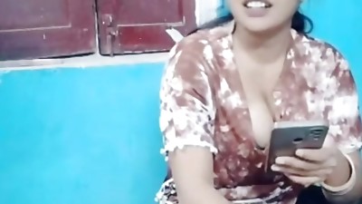 hindi audio I am a dilivery guy i have go a girl Home she is offered me big knockers xxx soniya bhabi