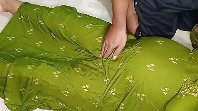 AuNty Ko kiTchen M uSke laDke N cHodne ka mAn hAi boLke cHoot maRi