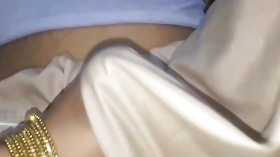 Desi Aunty ka Hubby Aunty ko like nhi karta tha  ka k Aunty moti ho gi thi as waja sa indian desi Aunty bhote sed thi