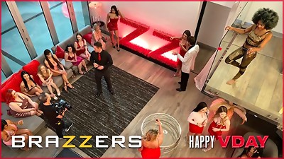 2 Successful Guys Have An Fuck-fest With Bunny Colby, Keira Croft, Scarlit Scandal & Aubree Valentine - Brazzers