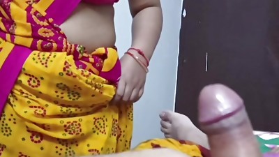 Nokrani Sudipa bhabhi apne malik ko romp karna sikhate hai