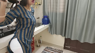 Indian Hubby ne Kitchen main Biwi ko jabardasti khich ke Choda