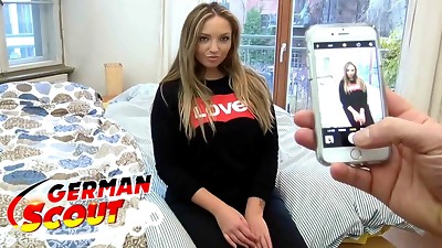 GERMAN SCOUT - Schoolgirl KIM DAVIS (25) FROM BERLIN PICKUP AND Screw