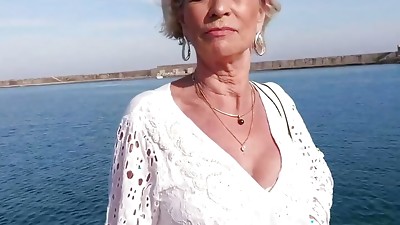 Eva, mature with meaty boobs wants a hard trio