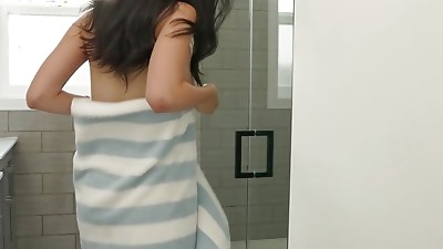 Gliding It In My Step Sista - S18:E7