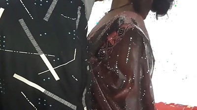 Pati ke na hone par bhabhi ne padoshi se chudwaya,Indian female sex with neighbour