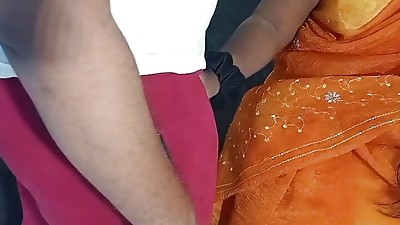 Tamil ITEM dame gorgeous eroticism and her dexterity sated the new client cherry boy