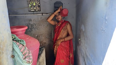 Newly married bhabhi ko Bathroom Penetrated Indian bhabhi devar Dasi sex