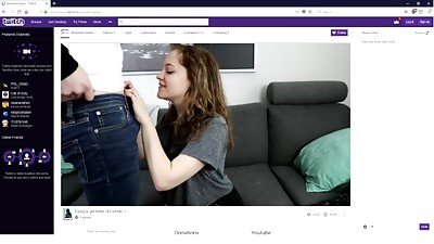 Gamer girl forgets to turn off the stream after playing Fortnite